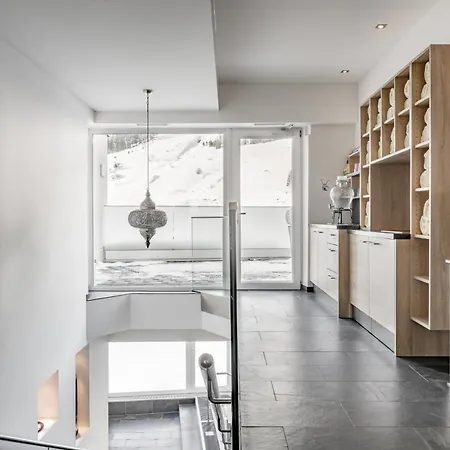 Garni Christine Ишгль