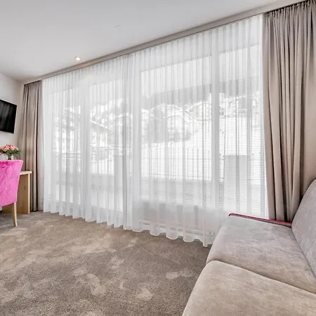 Garni Christine Ξενοδοχείο 4*