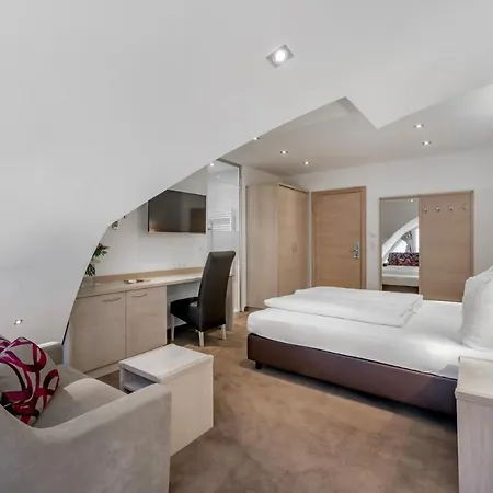 Garni Christine Hotel 4*