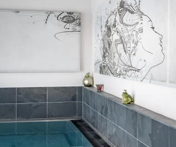 Garni Christine Ισγκλ