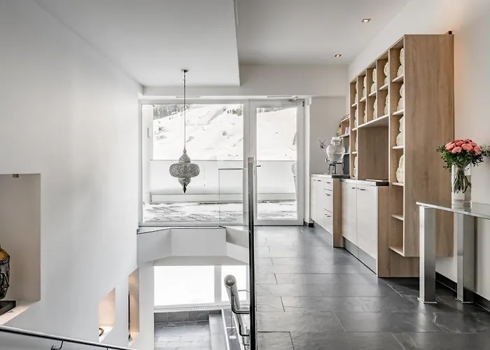 Garni Christine Ισγκλ