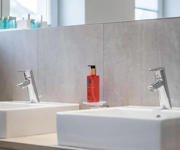 Garni Christine Ισγκλ